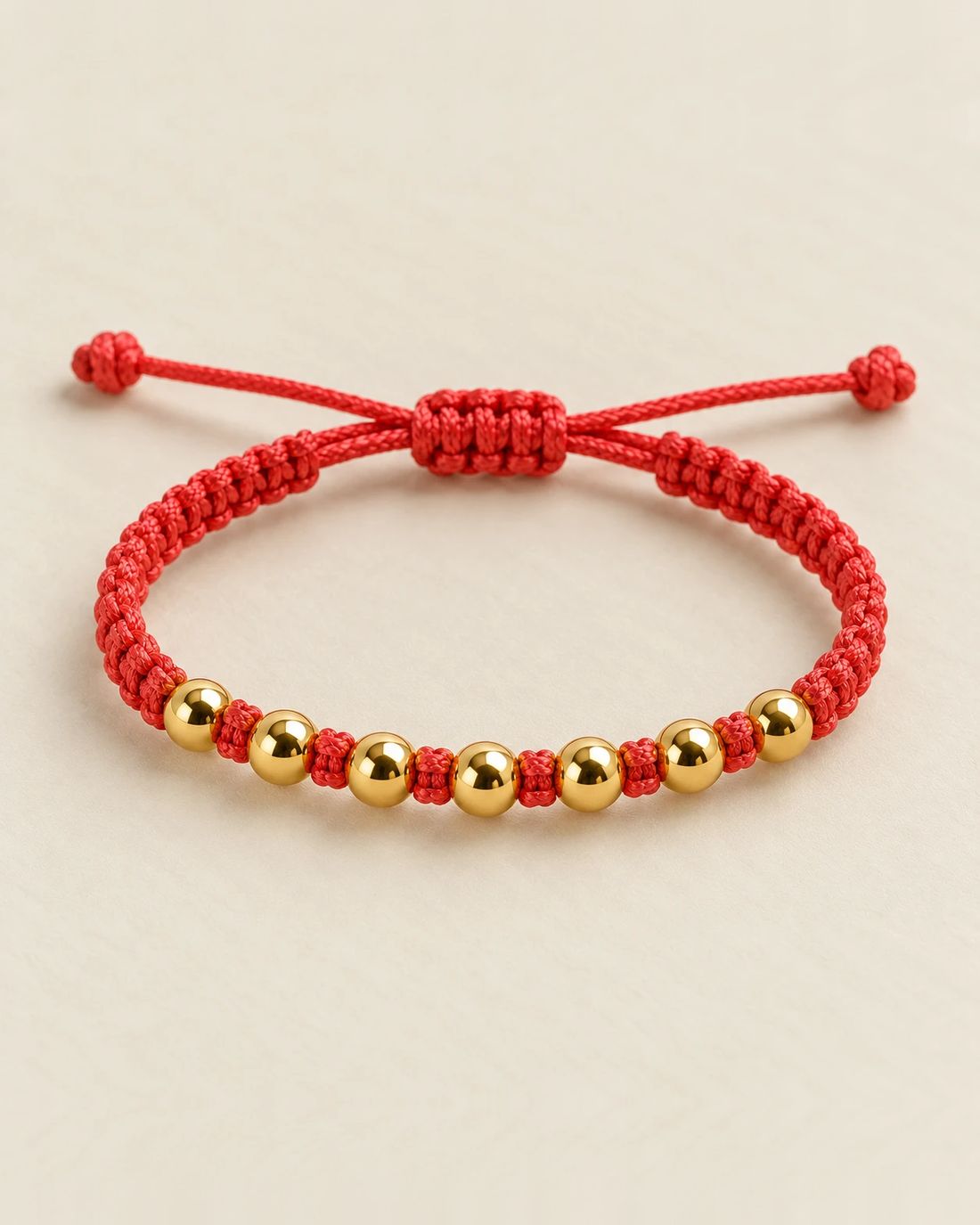 Pulsera de balines de oro 14k, cordón rojo, foto 1 de 2