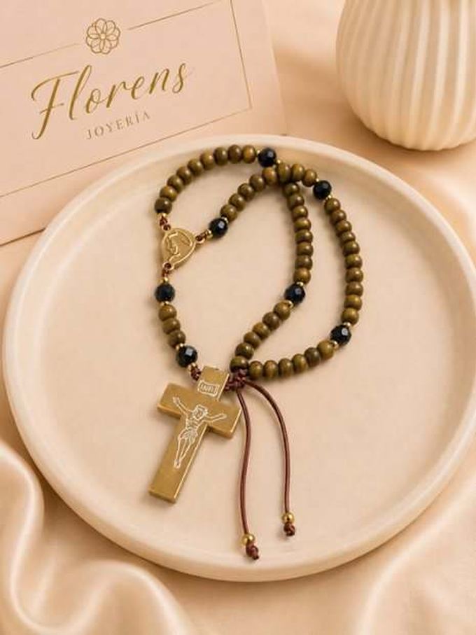 Pulsera rosario Virgen, cuentas de madera