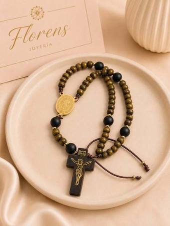 Pulsera rosario San Benito, cuentas de madera