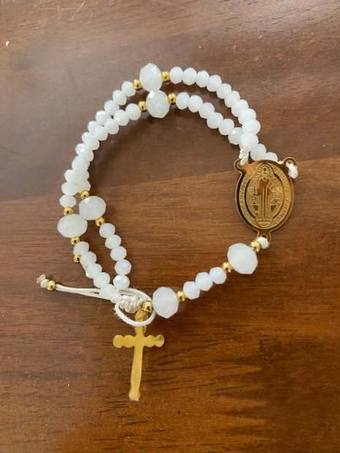 Pulsera rosario San Benito blanca