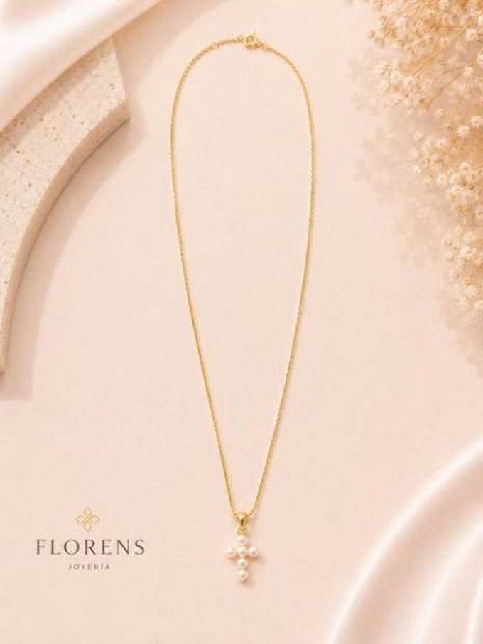 Cadena cruz de perlas, laminado oro 18k