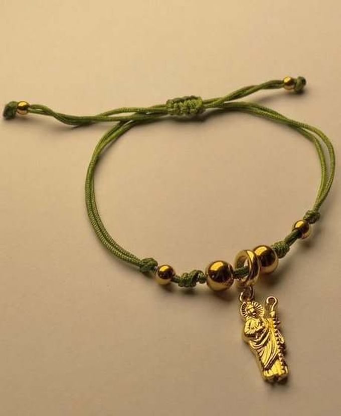 Pulsera verde con dije colgante