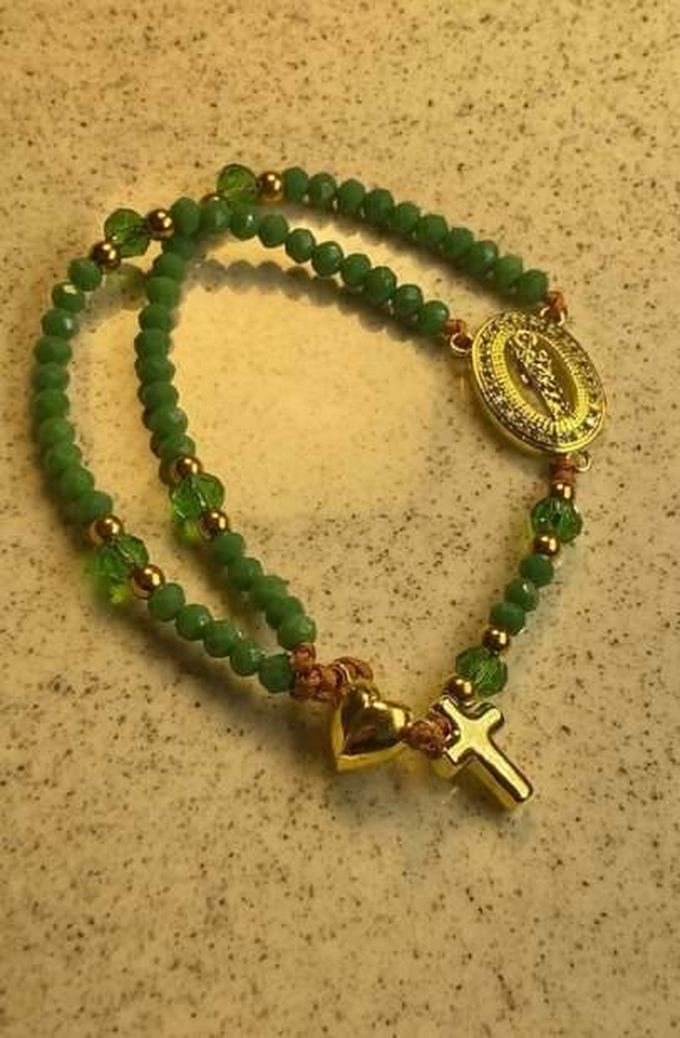 Pulsera rosario con dije de corazón