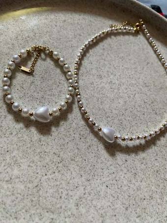 Conjunto de perlas y corazón