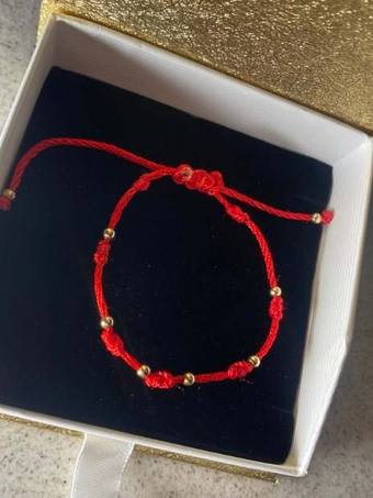 Pulsera 7 nudos roja con balines de oro 14k