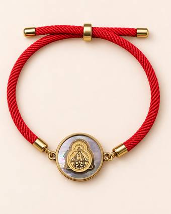 Pulsera de cordón rojo con medalla de nácar