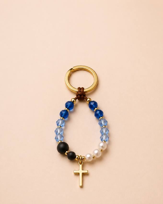 Llavero de cristales azules y perlas
