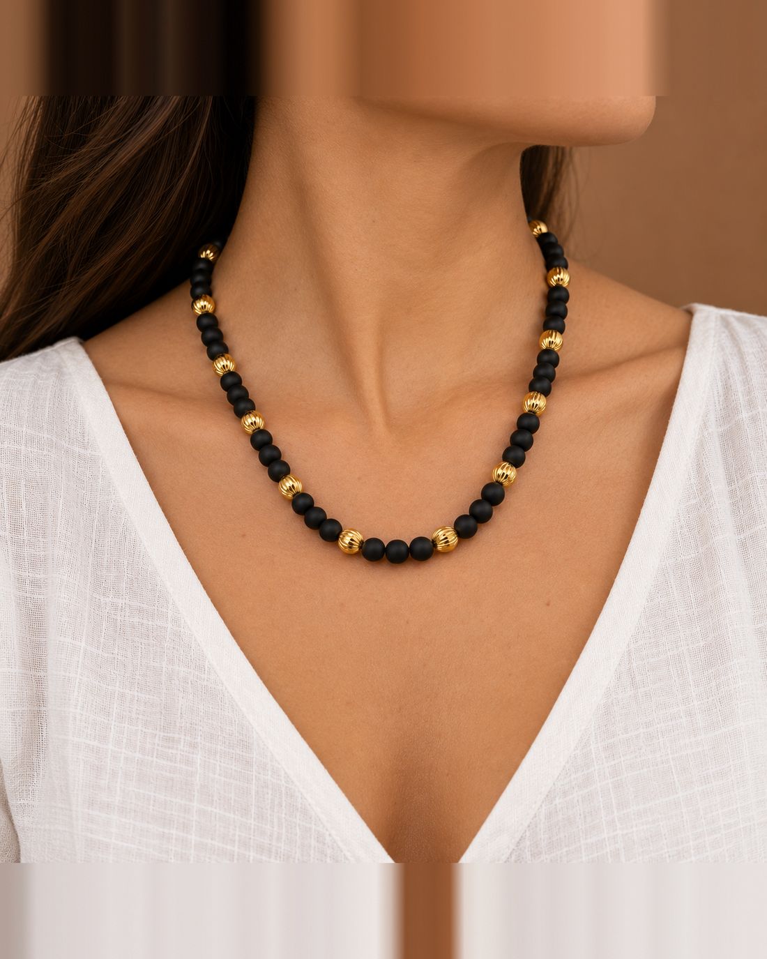 Collar de ónix mate y oro corrugado, foto 3 de 3
