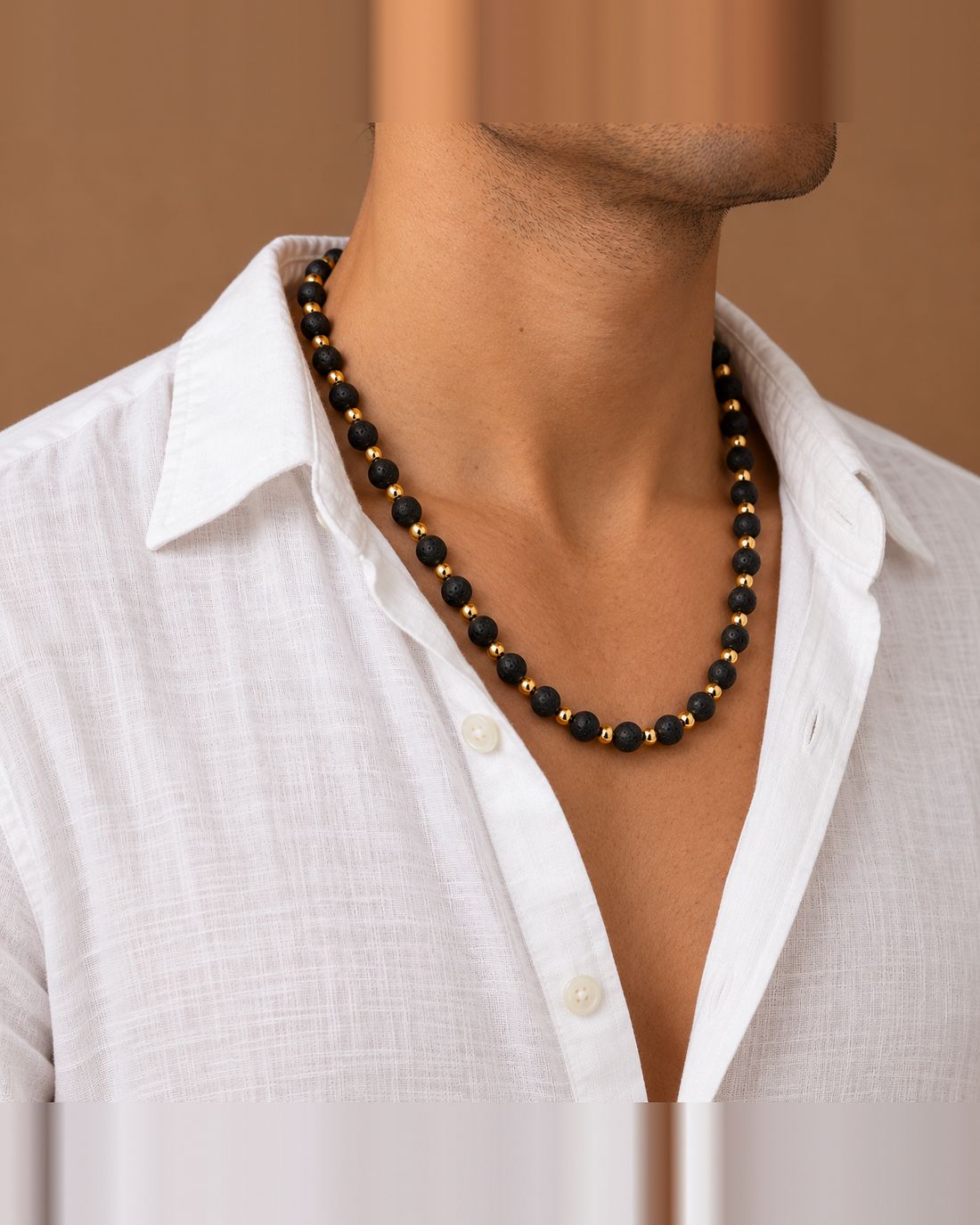 Collar de piedra volcánica y oro, foto 3 de 3
