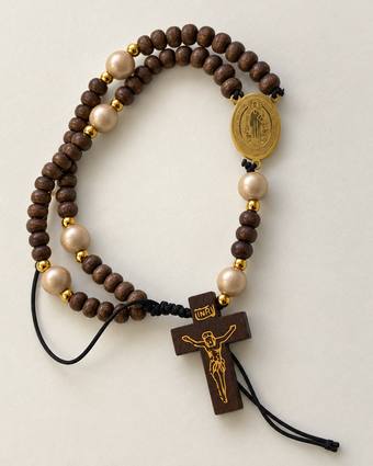 Pulsera rosario San Benito de madera y perla