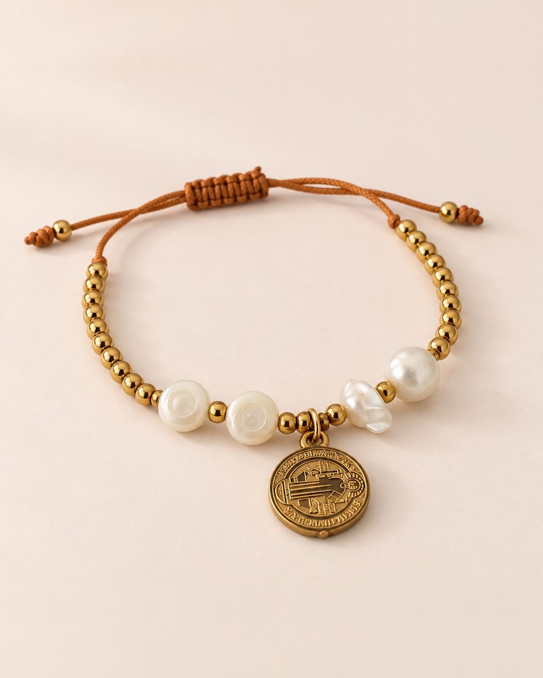 Pulsera San Benito con perlas y balines, foto 2 de 2